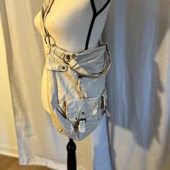 Posh Show.  Like new condition ivory Satchel​ - Picture 2 of 10